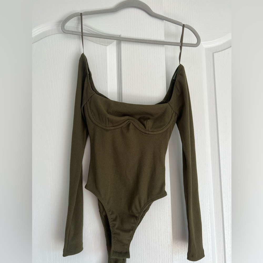 CROSBY LONG SLEEVE BODYSUIT GREEN Princess Polly